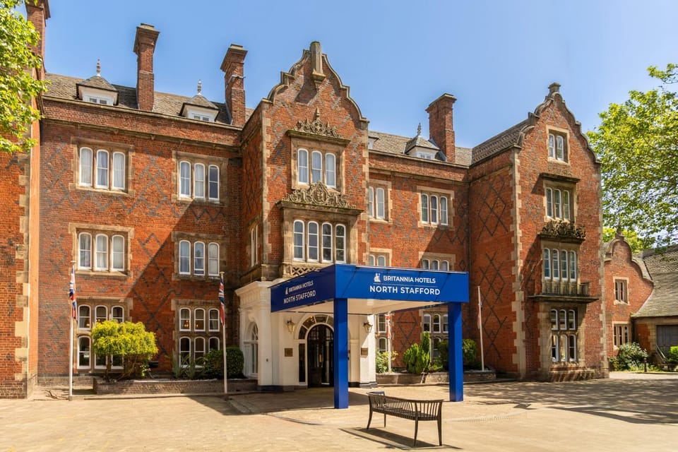 Property building, Facade/entrance, Day, Location