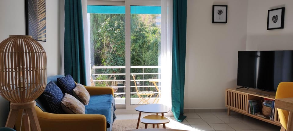Communal lounge/ TV room, Living room, Garden view, Garden view