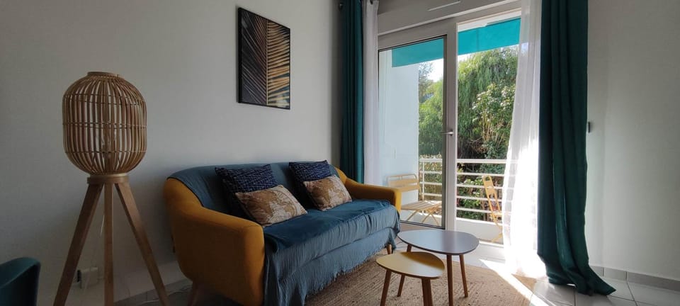 Living room, Garden view, Garden view