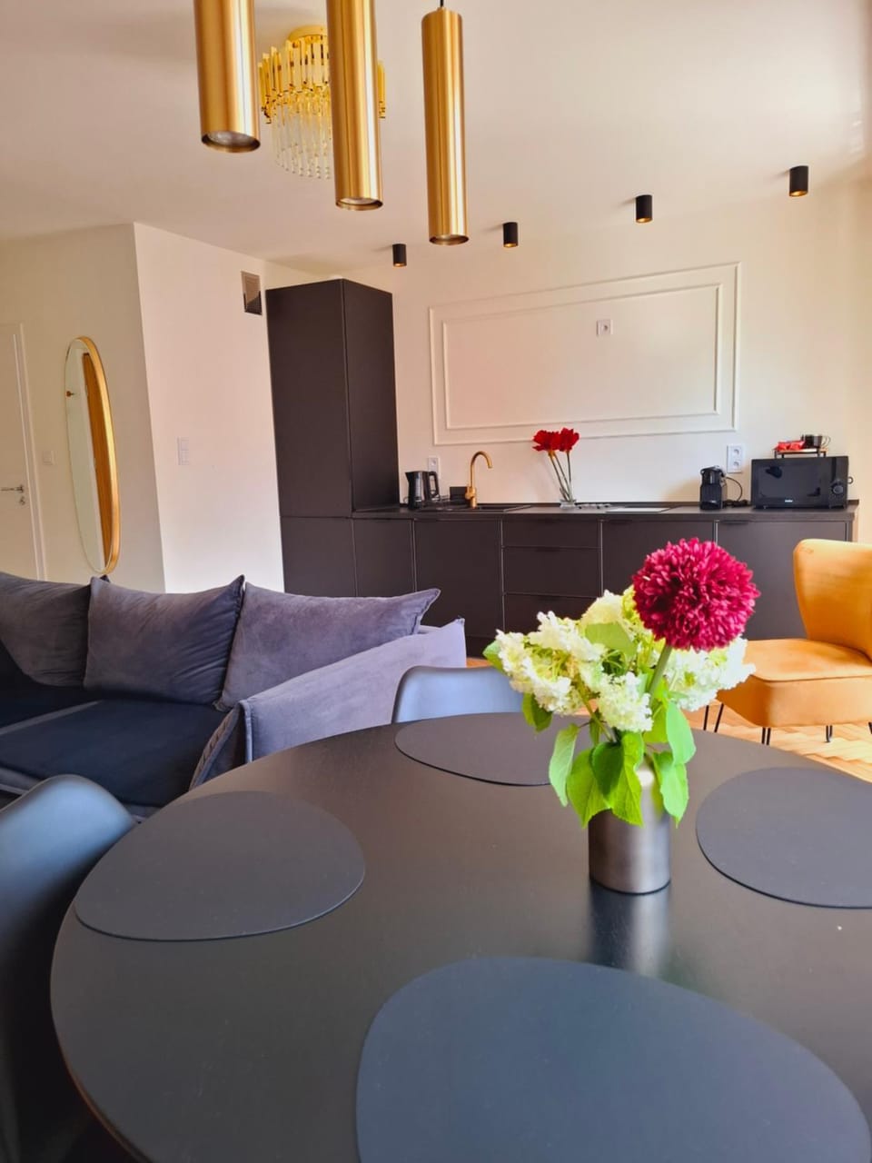 Kitchen or kitchenette, Living room