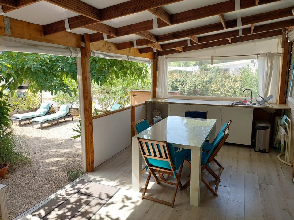 Patio, Meals