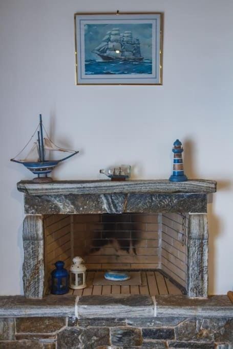 Living room, fireplace