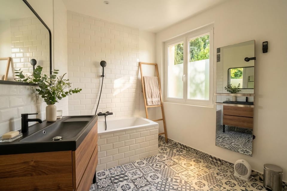 Bathroom, Bath, towels