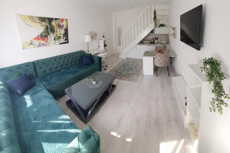 Communal lounge/ TV room, TV and multimedia, Living room, Seating area