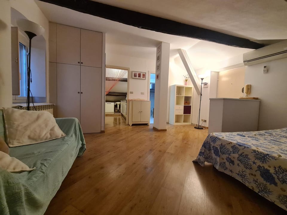 Bed, Living room, Photo of the whole room, Bedroom