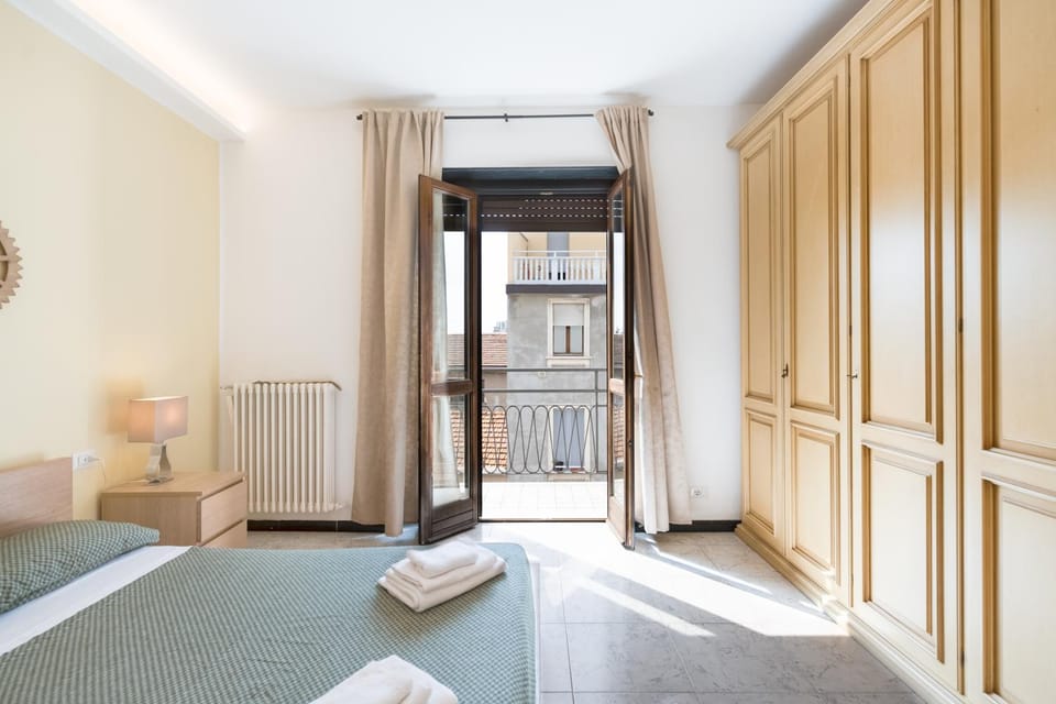 Bed, Living room, Photo of the whole room, Seating area, Bedroom, internet, towels, wardrobe
