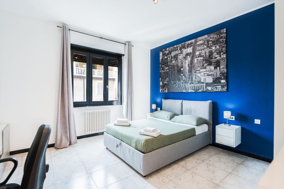 Bed, TV and multimedia, Photo of the whole room, Seating area, Bedroom