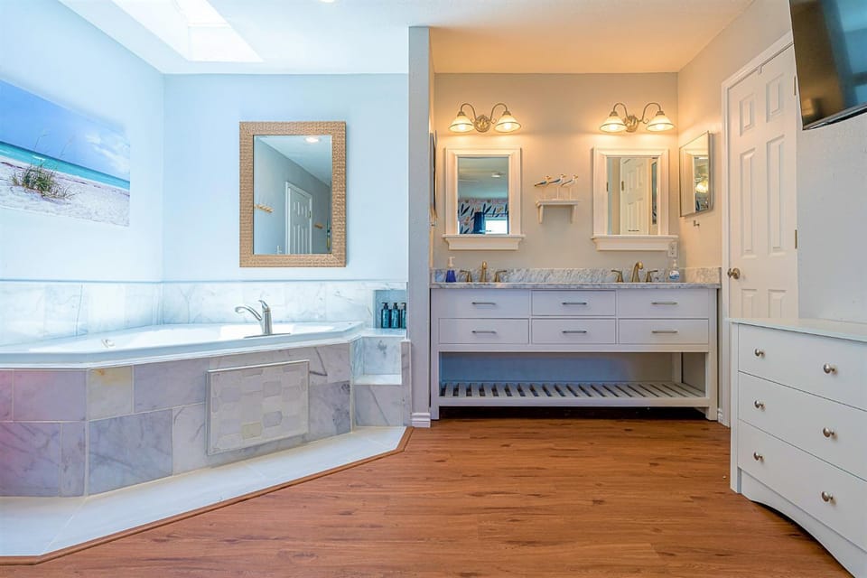 Hot Tub, Bathroom, TV and multimedia, Bedroom, Bath, towels