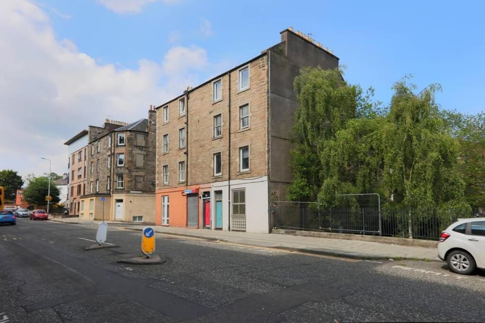 Cosy & Central Broughton 2BR Apt near City Centre Apartment in Edinburgh