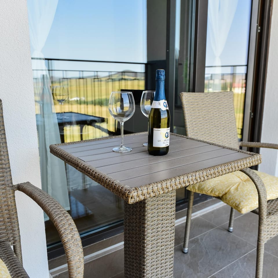 Day, Balcony/Terrace, Balcony/Terrace, Drinks, Alcoholic drinks