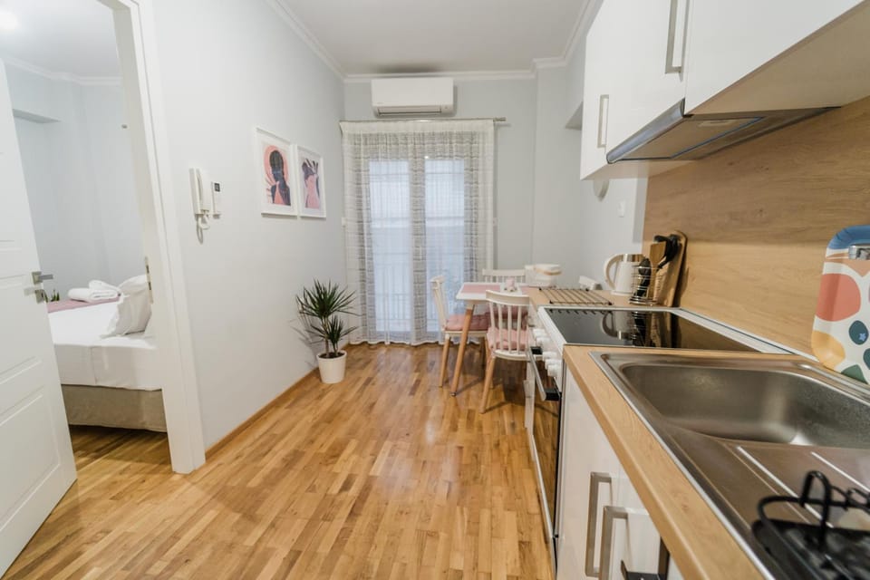 Kitchen or kitchenette, Dining area, pet friendly, stove