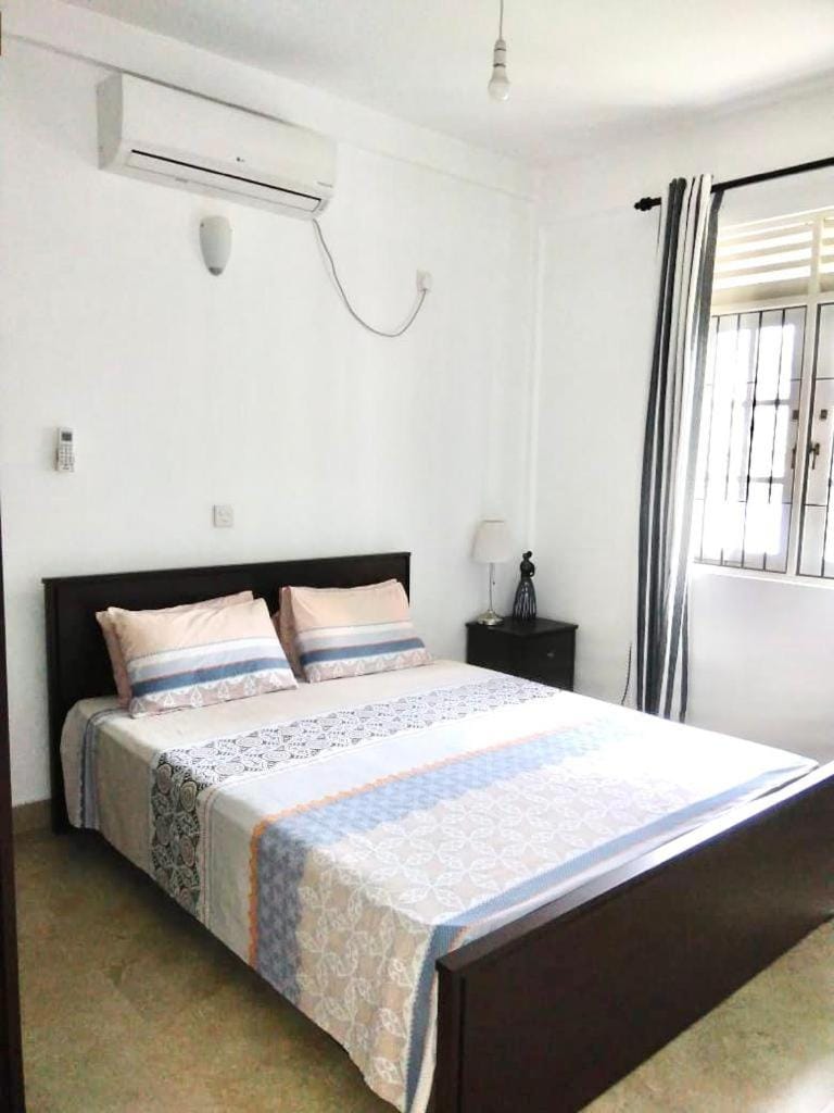 Bed, Bedroom, air conditioner