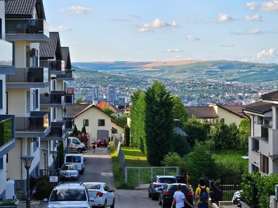 City view, Location
