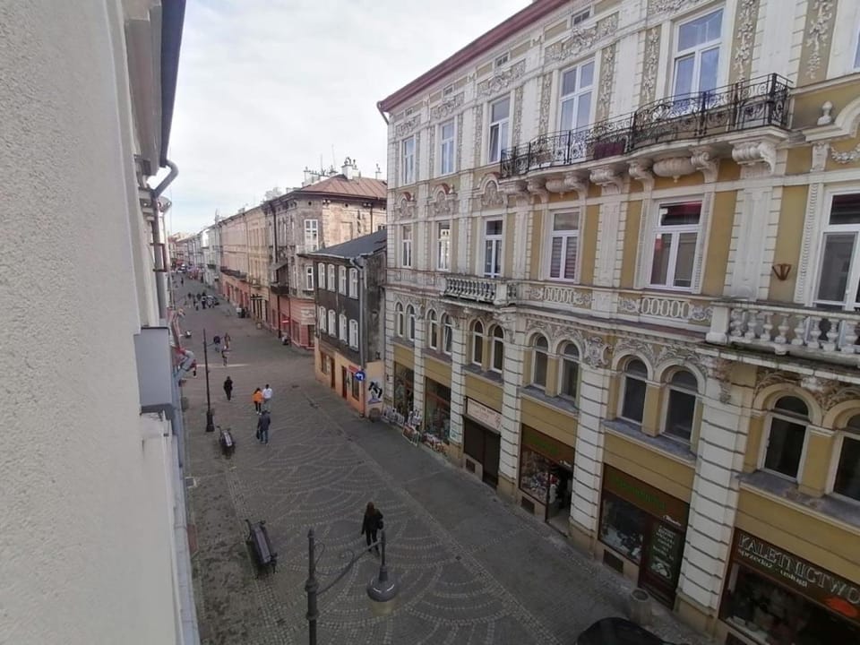 Property building, Neighbourhood, City view, Street view, Location