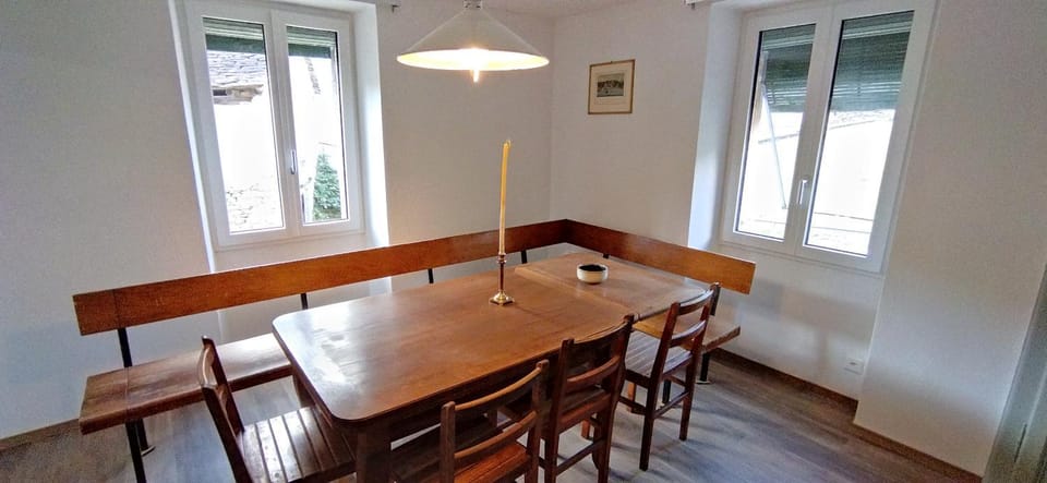 Seating area, Dining area