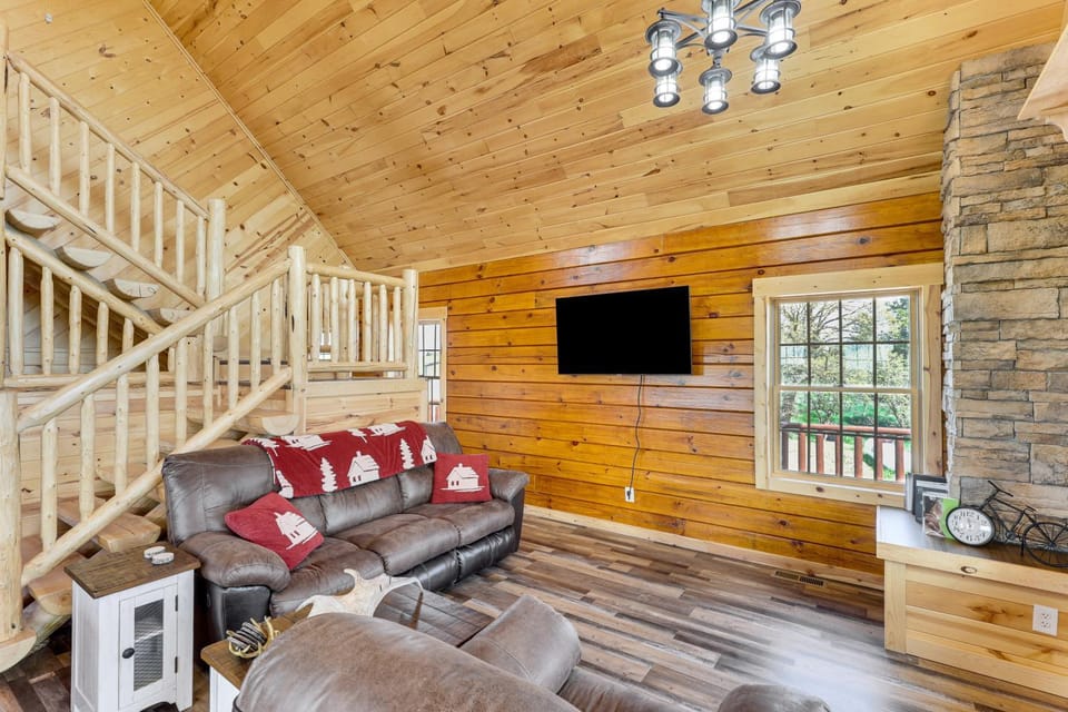 Peaceful Wyoming Cabin w/ Spacious Deck & Wet Bar! Cabin in Black Hills
