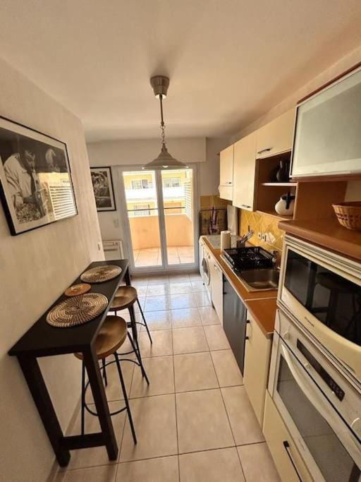 Grand T2 lumineux, 2 balcons, coeur de ville, à 100m plage, parking Apartment in Sainte-Maxime