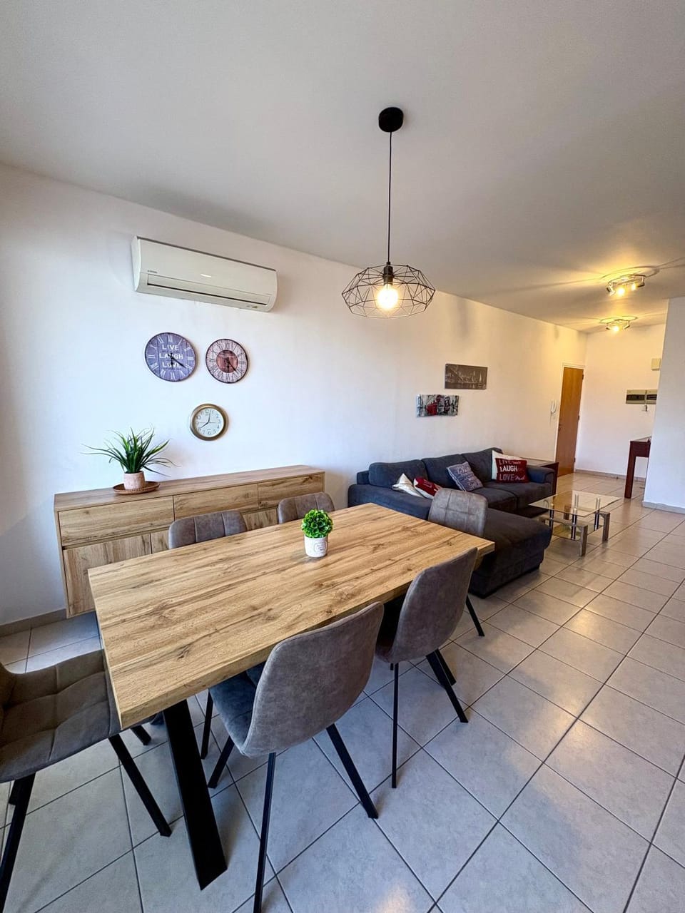 Living room, Seating area, Dining area, air conditioner