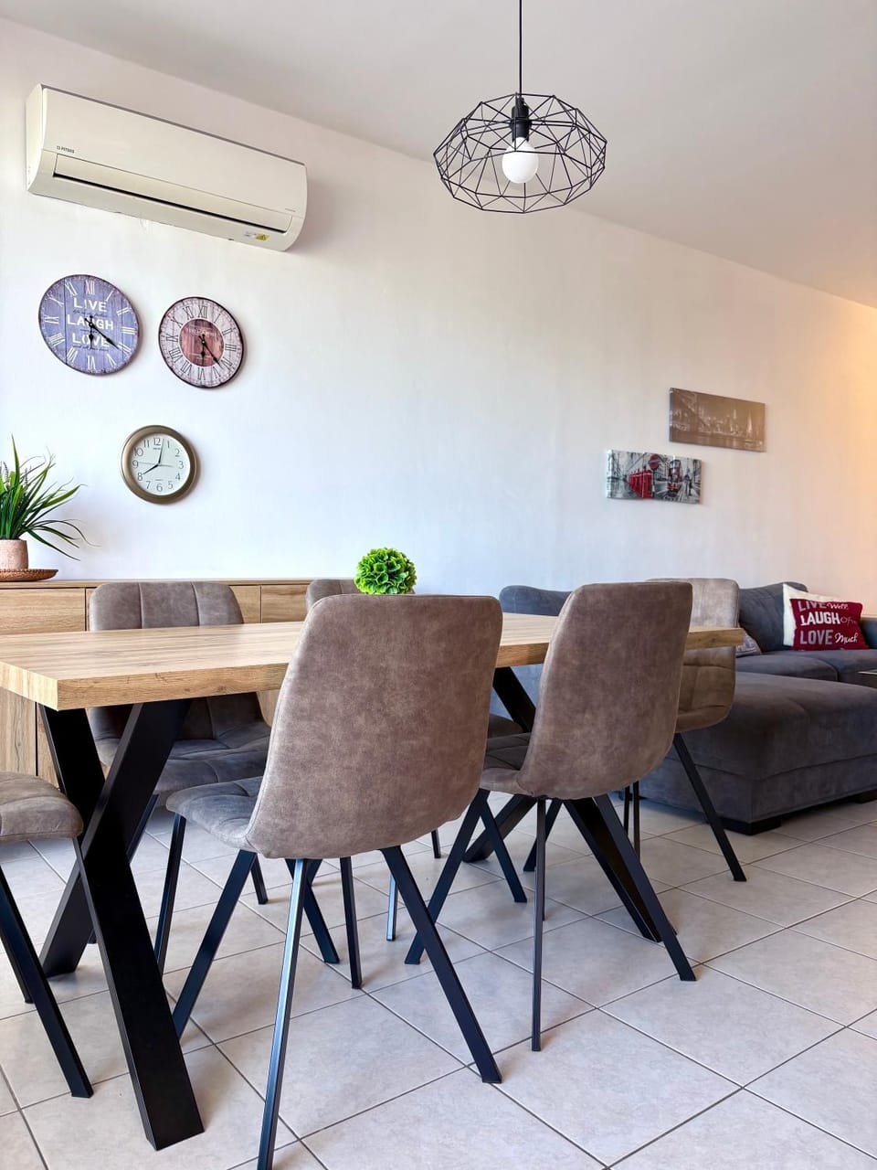 Living room, Seating area, Dining area, air conditioner