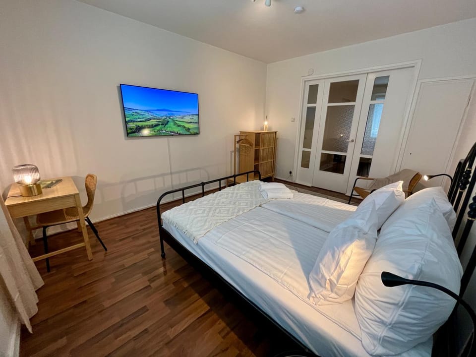 Bed, Bedroom