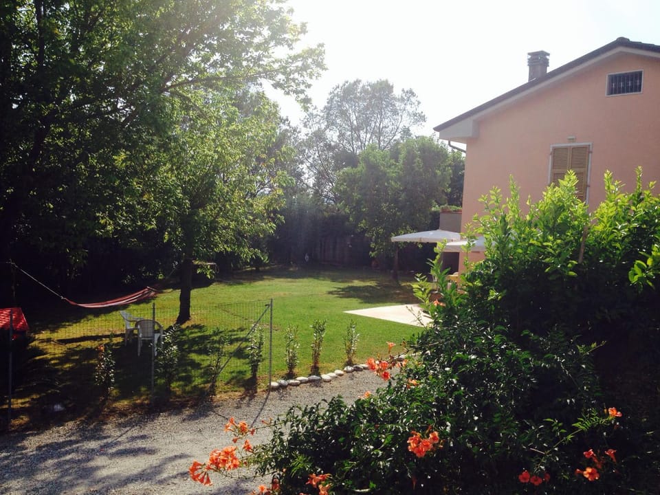 Property building, Spring, Day, Natural landscape, Garden, Garden view