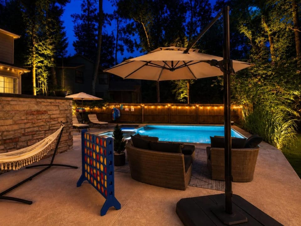 The Woodlands 4BR Forest Retreat-Pool, Spa, Grill, Nature Trails & Baby Friendly House in The Woodlands