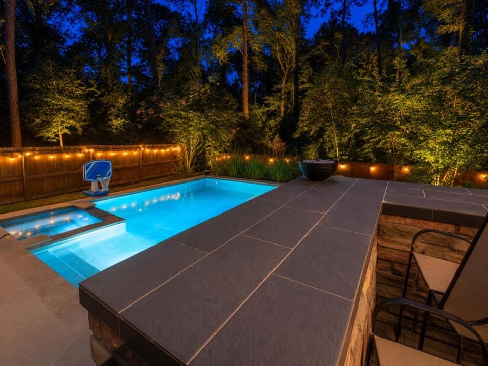 The Woodlands 4BR Forest Retreat-Pool, Spa, Grill, Nature Trails & Baby Friendly House in The Woodlands