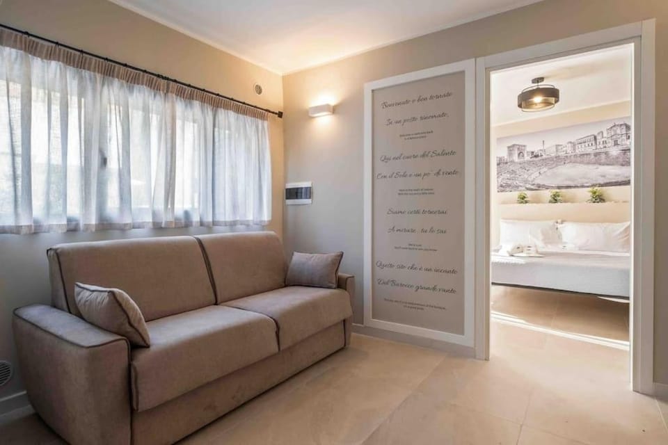 Bed, Living room, Photo of the whole room, Seating area