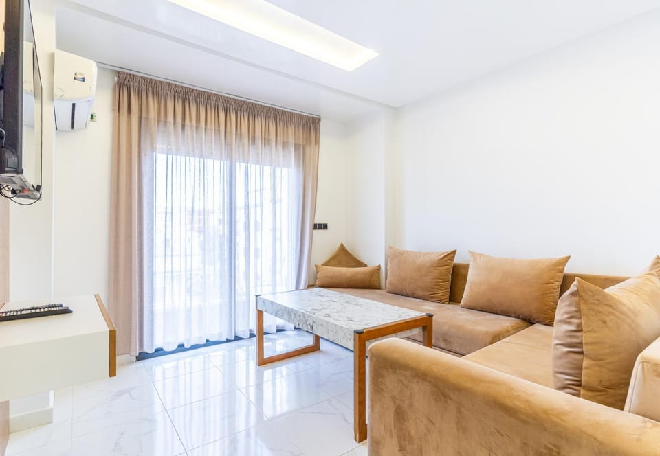 TV and multimedia, Living room, Seating area, air conditioner