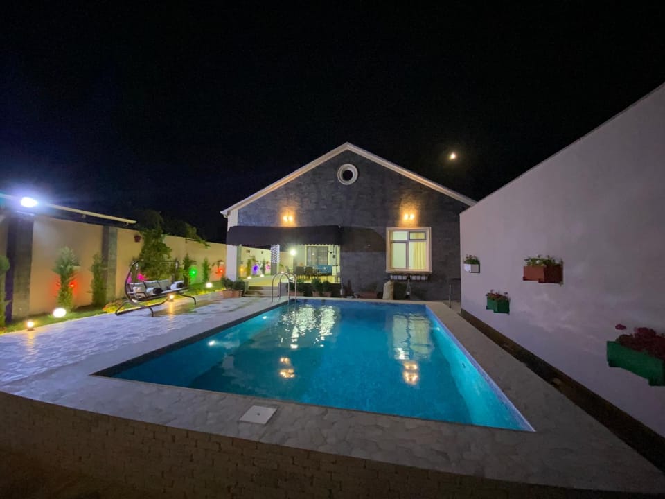 Property building, Balcony/Terrace, Pool view, Swimming pool