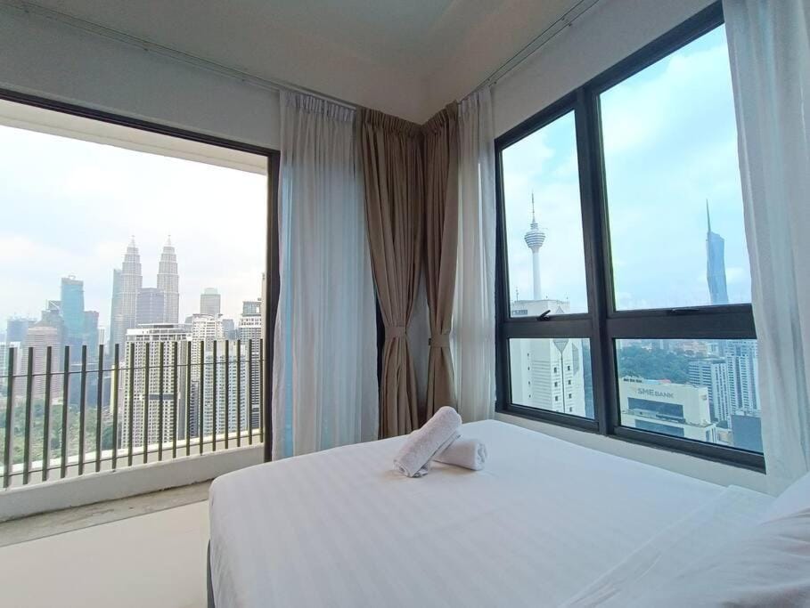 CL 30A Super KL View Infinity Pool KLCC Apartment in Federal Territory of Kuala Lumpur