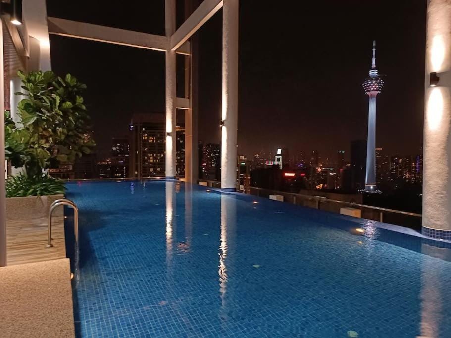 CL 30A Super KL View Infinity Pool KLCC Apartment in Federal Territory of Kuala Lumpur