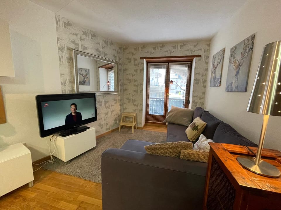TV and multimedia, Living room, Seating area