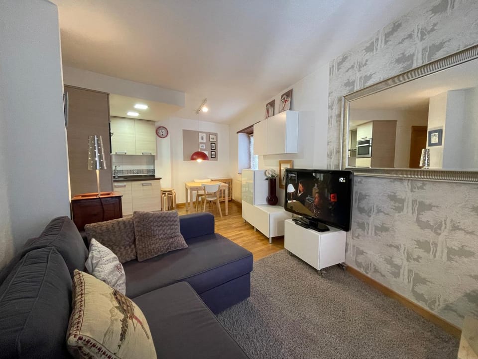 TV and multimedia, Kitchen or kitchenette, Living room, Seating area
