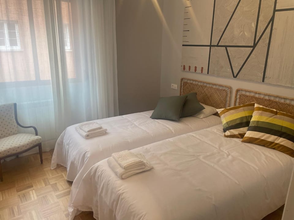 Photo of the whole room, Bedroom
