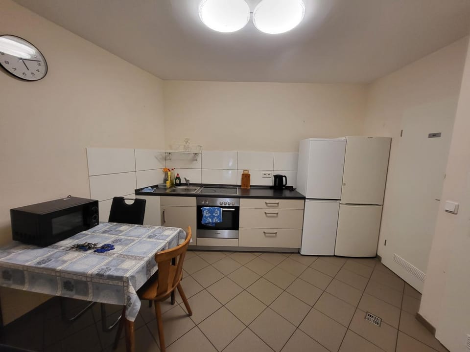Kitchen or kitchenette, Dining area, stove