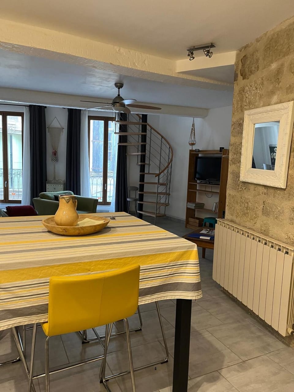 Appartement tout confort centre historique Pezenas Apartment in Pézenas