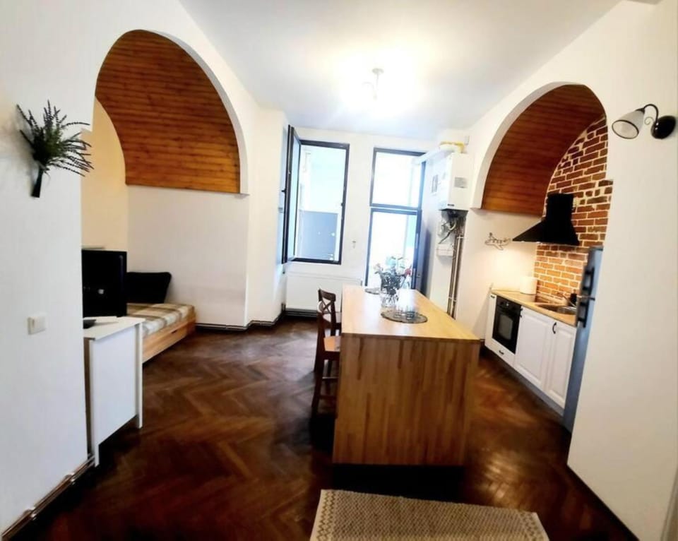 Kitchen or kitchenette, pet friendly, stove