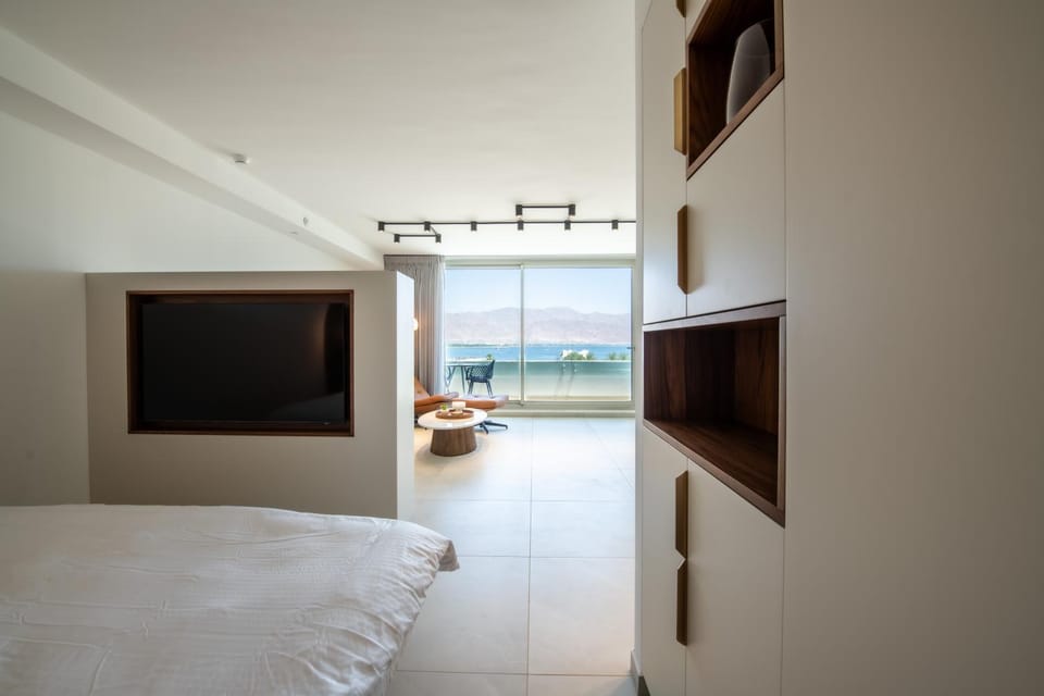 Beach Side- Ceasar Luxury Amazing Pool Eilat Apartment in Eilat
