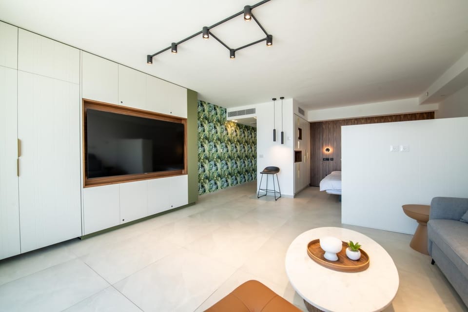 Beach Side- Ceasar Luxury Amazing Pool Eilat Apartment in Eilat