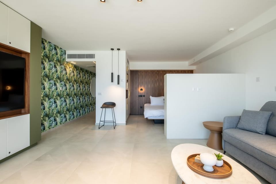 Beach Side- Ceasar Luxury Amazing Pool Eilat Apartment in Eilat