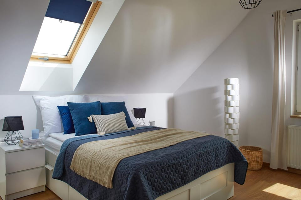 Bed, Day, Photo of the whole room, Decorative detail, Bedroom, wardrobe