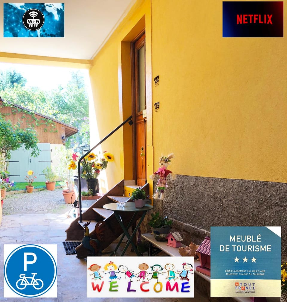 Property building, Facade/entrance, TV and multimedia, children, Parking, internet, internet