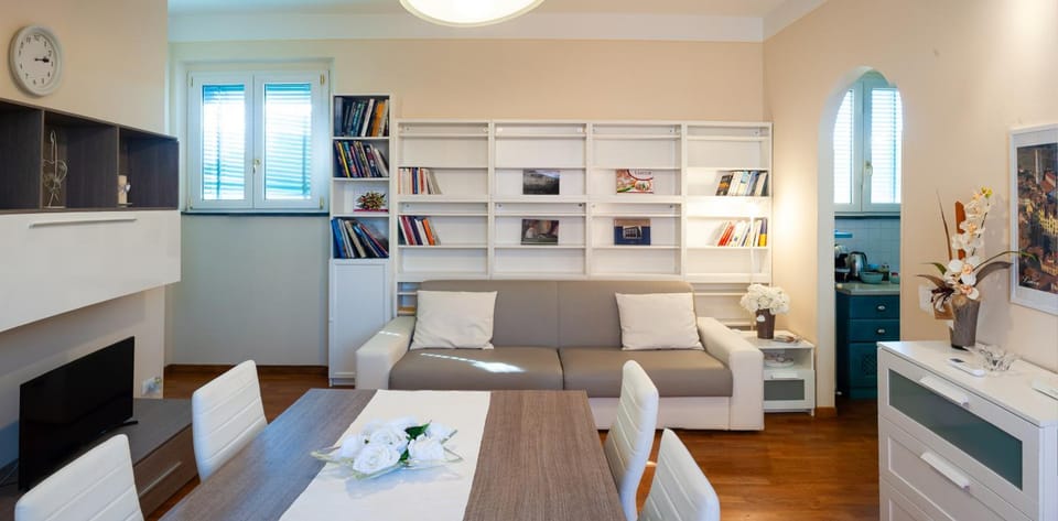 Bed, Living room