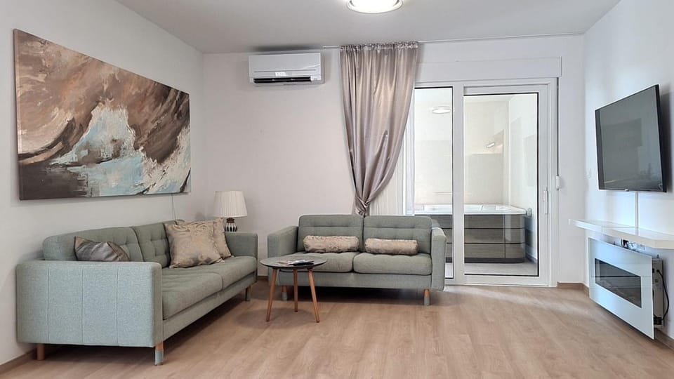 Aria Apartment with Jacuzzi, near Split Apartment in Podstrana
