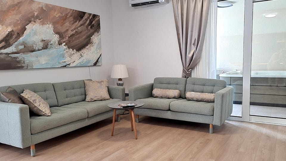 Aria Apartment with Jacuzzi, near Split Apartment in Podstrana