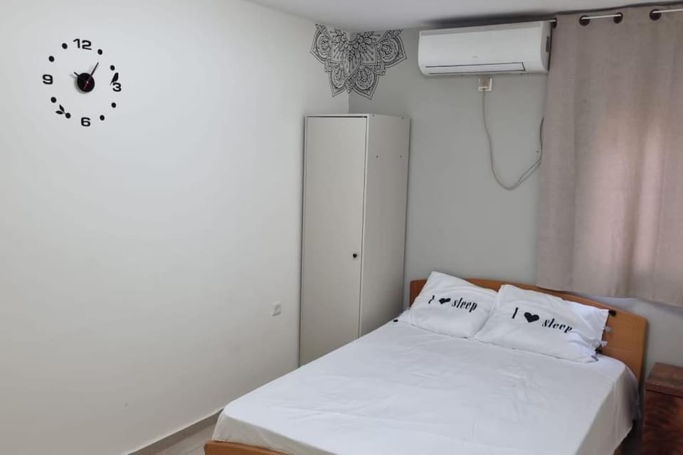 Bedroom, wardrobe, air conditioner