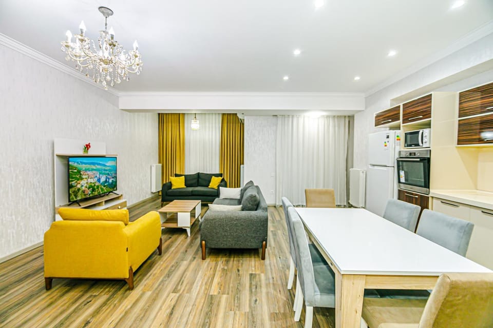 TV and multimedia, Kitchen or kitchenette, Living room, Seating area, Dining area, oven