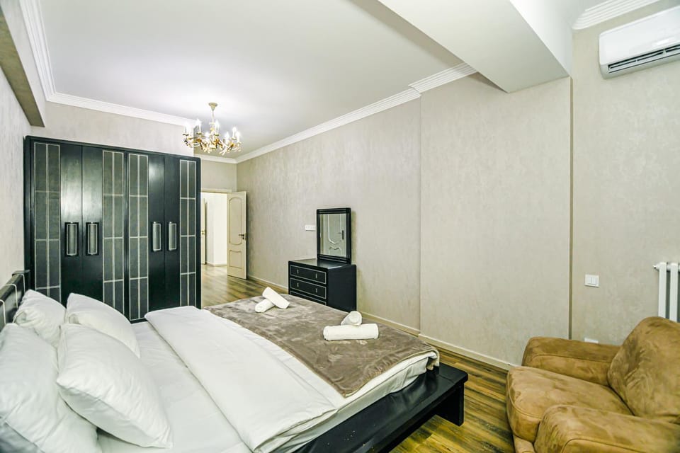 Bed, Bedroom, towels, air conditioner