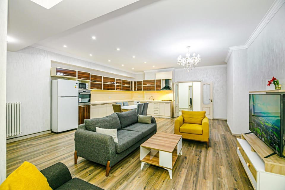 Communal lounge/ TV room, TV and multimedia, Kitchen or kitchenette, Living room, Seating area, oven